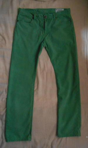 Pantalón verde marca Aeropostale, talla 34