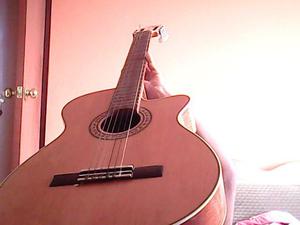 Guitarra ultra delgado hecho de bambu