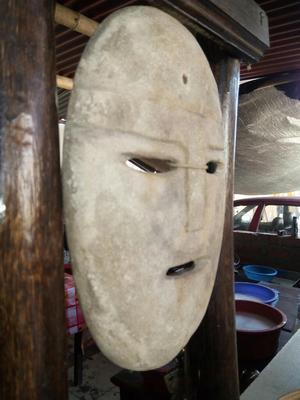 Mascara de Piedra Tallada