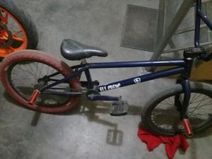 Vendo mi bmx con pecs y casco