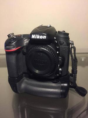 Nikon D con lente Nikkor AFS mm