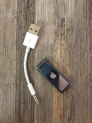 iPod Shuffle 3g de 2GB Apple con cargador