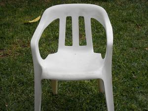 sillas de plastico blancas por mudanza