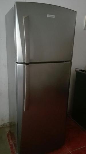 Refrigeradora Indurama Moderna.