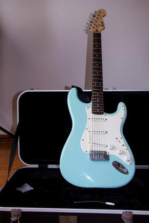 Guitarra Fender Squier Bullet Strat Sonic Blue c/ Trémolo