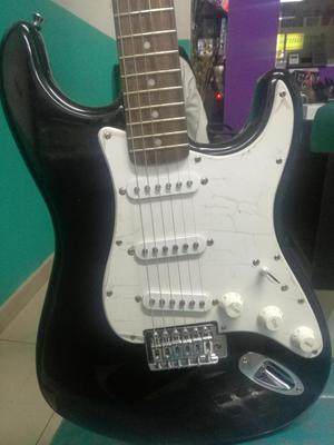 Vendo guitarra eléctrica Squier by Fender nueva 
