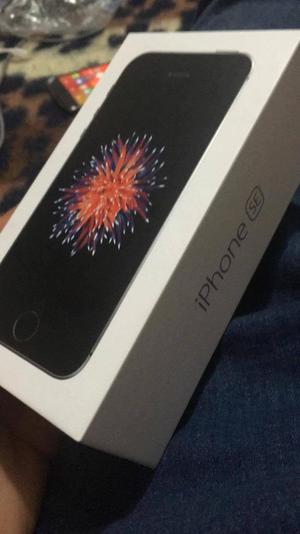 IPHONE SE 32 GB EN CAJA NUEVO REMATE PRACTICAMENTE