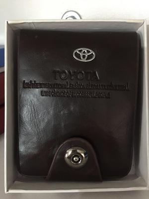 Billetera Toyota Tipo Cuero en Caja