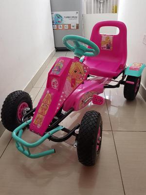 Carro a Pedal de Barbie