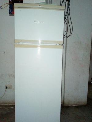 Refrigerador Electrolux de 240 Litros Op