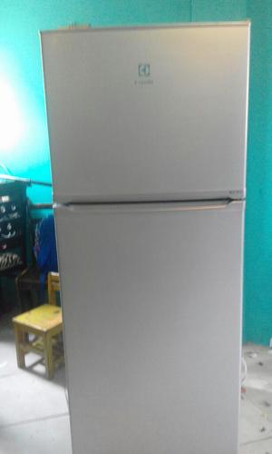 Se Vende Refrigeradora Semi Nueva