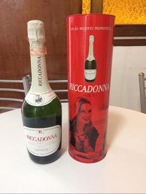 Riccadonna Champagne Asti de 750 Ml con Envase de Lata Roja
