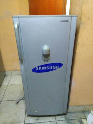 Refrigeradora Samsung Chica