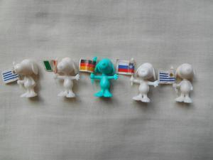 5 Muñequitos de Snoopy con banderas de países