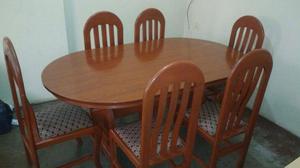 Mesa de madera con 6 sillas en Los Olivos