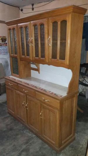 Vendo en remate repostero grande de madera capirona en buen