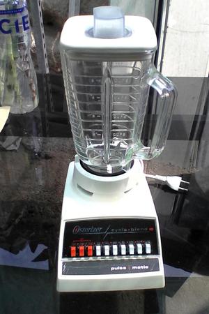 licuadora OSTER tradicional. pulse matic
