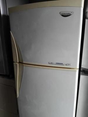 refrigeradora marca electrolux 320 litros.