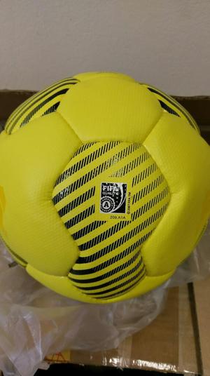 Pelota Umbro Neo Profesional Fifa