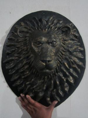 escultura de leon para pared