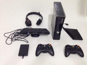 Xbox + 13 Juegos + Kinect + 2 Mandos + Audífonos +++ Etc