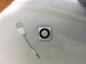 iPod Shuffle APPLE 170 s/.