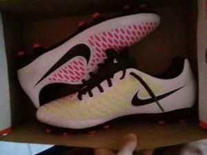 Chimpunes Nike Magista