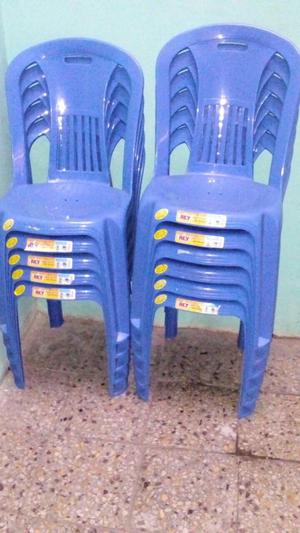 11 sillas de plastico
