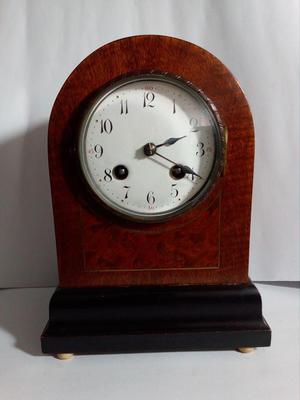 Antiguo Reloj Alemán,de Mesa Con Dial De Porcelana.