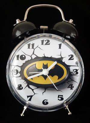 Reloj Despertador Estilo Vintage Batman Emblema 3d Lindo