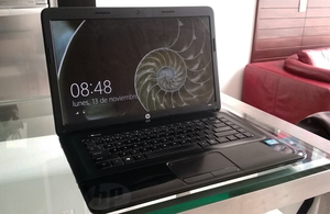 Laptop HP color negro / Casi nueva