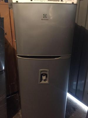 Refrigeradora Nueva Electrolux 320 L Rem