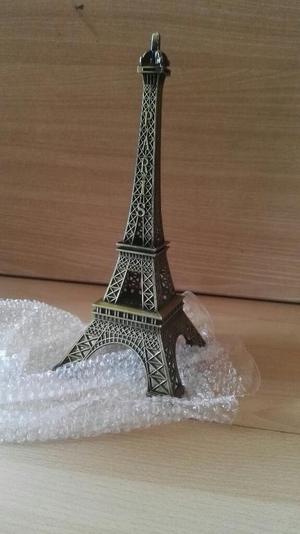 Torre Eiffel de metal