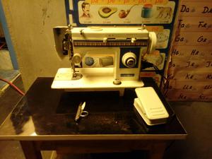 Maquina de Coser Universal 