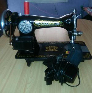 Vendo Máquina de Coser