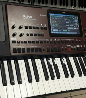 Korg Pa700