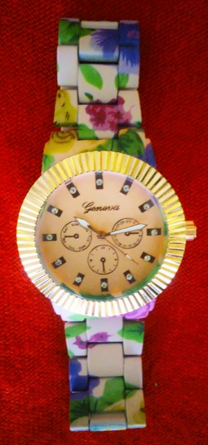 Reloj Geneva con grabado de flores