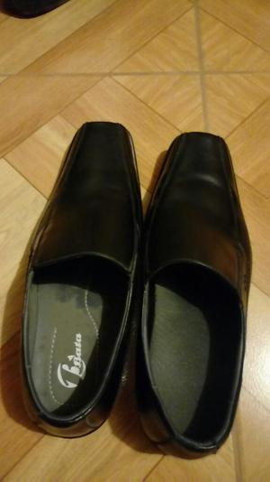 Zapatos Bata Nuevos 41