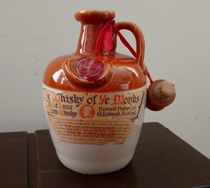 Ye Monks, Botella de ceramica