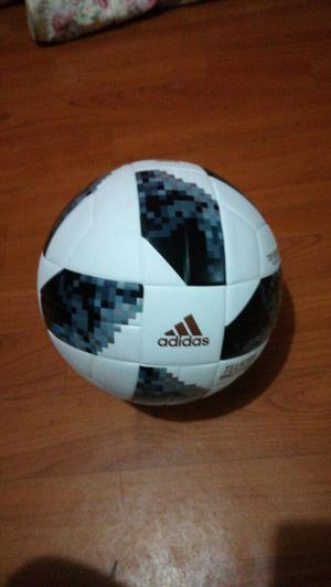 Pelota Adidas Esta en Venta