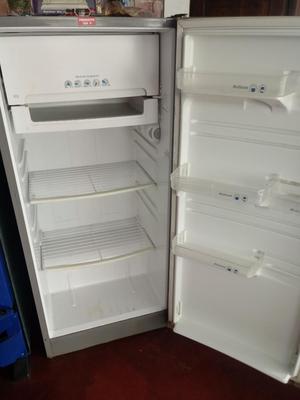 Refrigeradora de 1.36 Cm Buen Estado