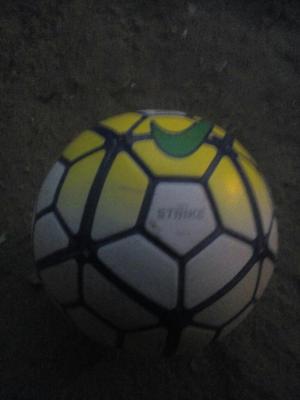 Balon Nike Strike