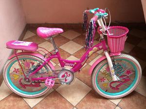 Bicicleta de la Barbie. Rosada. Casi nueva