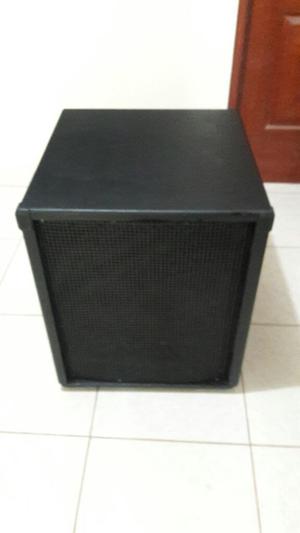 Vendo Caja Vacia de bajo 18