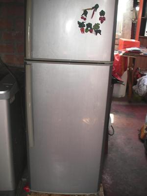SE VENDE REFRIGERADORA SAMSUNG COLOR PLATA