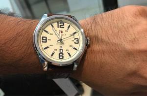 Reloj Tommy Hombre Original Nuevo Con Repuesto Correa Jebe