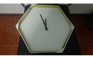 Reloj de Pared Nuevo.