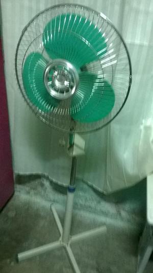 Se vende Ventilador de Pie.