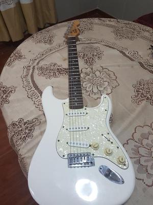 Guitarra Squier Fender Strat