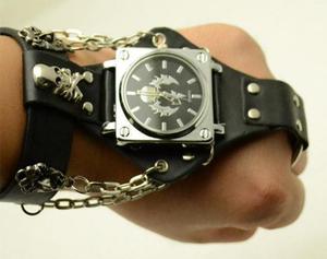 Reloj pulsera punk